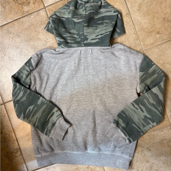 ▪️EPIC THREADS Camo Hoodie - Picture 2 of 5